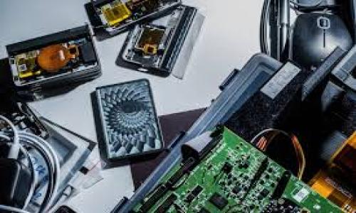 baioti虚拟币拉盘前的关键动作与市场信号解析/baioti
虚拟币, 拉盘, 市场信号, 投资策略/guanjianci

### 内容大纲

1. **引言**
   - 虚拟币市场的特点
   - 拉盘的定义与重要性
   - 文章目的与内容概述

2. **虚拟币拉盘的前期准备**
   - 资金的准备
   - 目标币种的选择
   - 市场情报的收集

3. **市场信号分析**
   - 成交量的变化
   - 买卖盘的动态
   - 其他市场参与者的行为观察

4. **技术分析与图形识别**
   - 成本线与支撑位的识别
   - K线图形的应用
   - 技术指标的分析工具

5. **拉盘前的市场情緒**
   - 社交媒体与社区讨论
   - 新闻报道与市场反应
   - 未来趋势的预测

6. **具体的拉盘策略**
   - 分批进场与加仓技巧
   - 风险管理与止损设置
   - 适时的出场策略

7. **常见的误区与风险**
   - 拉盘与市场操控的界限
   - 投资者心理与贪婪心态
   - 如何避免被市场洗盘

8. **结论**
   - 拉盘前应关注的关键点
   - 长期投资与短期策略的平衡
   - 未来虚拟币市场的展望

### 引言

虚拟币市场以其高波动性和高收益性的特征吸引了大批投资者。而“拉盘”作为市场中的一种交易行为，常被认为是价格快速上涨的重要前兆。了解拉盘前的动作与市场信号，对投资者把握交易时机、制定投资策略至关重要。本文将围绕虚拟币拉盘前的关键动作进行深入探讨，帮助投资者更好地理解市场动态与投资机会。

### 虚拟币拉盘的前期准备

#### 资金的准备

拉盘前的首要动作是确保资金的充裕。投资者需评估自身的资金情况，合理配置资产。尤其在虚拟币市场，由于价格波动大，建议分配专门的资金用于拉盘操作，以避免影响到日常生活与其他投资。投资者应根据自己的风险承受能力，制定合适的投资计划，确保资金的流动性与安全性。

#### 目标币种的选择

选择合适的目标币种是成功拉盘的关键。市场上有众多虚拟币，但并非所有币种都适合进行拉盘。投资者可通过分析市场趋势、项目背景及团队实力等因素，选择那些具有潜在增长空间以及足够流动性的币种。通常情况下，流通市值较小的项目更容易被拉盘，因为其价格波动幅度更大，投资者的投入可能对价格产生明显影响。

#### 市场情报的收集

了解市场动态是一个成功投资者的重要技能。投资者需要关注行业新闻、市场分析、技术更新及竞争对手的动向等信息。通过建立信息渠道，如订阅加密货币相关新闻，加入投资社群，定期查看技术分析报告等，可以使投资者及时了解市场变化，从而做出合理的投资决策。

### 市场信号分析

#### 成交量的变化

在拉盘前，成交量的变化通常是一个重要的市场信号。成交量的突然增加往往意味着有大量资金进入市场，这可能代表着某种拉升行为的开始。投资者应密切关注目标币种的成交量变化，特别是在关键价格位置附近。成交量与价格的背离，也可能是市场即将反转的信号。

#### 买卖盘的动态

观察买卖盘的动态可以帮助投资者判断市场情绪。如果买单明显大于卖单，往往预示着市场将迎来上涨；反之，如果卖单大于买单，则可能面临下跌风险。投资者需要时刻关注买卖盘的变化，结合其他技术分析手段，形成全面的市场判断。

### 技术分析与图形识别

#### 成本线与支撑位的识别

技术分析是拉盘前准备的重要步骤。投资者需识别关键的成本线与支撑位，以便在拉盘时进行有效的操作。通过观察历史价格走势，投资者可标记出重要的技术水平，这些水平往往会影响市场参与者的决策。拉盘过程中，当价格接近支撑位时，可能会吸引大量买入，从而提供上涨动力。

### 拉盘前的市场情绪

#### 社交媒体与社区讨论

当前虚拟币市场中，社交媒体已成为投资者获取信息与形成意见的重要平台。Twitter、Reddit等社区讨论可能附带大量信息，投资者可通过跟踪相关话题与社区动态，洞察市场情绪。频繁讨论与积极评论往往意味着某种热潮即将来临，为潜在的拉盘创造了良好的氛围。

### 具体的拉盘策略

#### 分批进场与加仓技巧

在实际操作中，投资者可采取分批进场策略，以降低风险。分批进场不仅能有效控制每次投资的风险，还能根据市场的实时变化和波动调整后续的投资计划。这种策略允许投资者在保持资金流动性的同时，利用市场的波动进行有效的布局。

### 常见的误区与风险

#### 拉盘与市场操控的界限

投资者在追求收益的同时，也需了解拉盘与市场操控之间的界限。拉盘的行为常常涉及到对市场供需的操控，这不仅可能导致价格的波动，也可能引发监管问题。投资者需要在市场中保持警惕，避免被短期内的利益驱动盲目跟风，进而做出冲动的投资决策。

### 结论

了解虚拟币拉盘前的关键动作与市场信号，可以帮助投资者把握机会与规避风险。理性的投资者应当关注市场的动态变化，结合技术分析与情绪判断，制定适合自己的投资策略，而非追逐短期的市场波动。随着行业的发展，未来虚拟币市场将面临更多的挑战与机遇，长期的投资视角与风险控制能力将是成功的关键。

### 相关问题

1. **虚拟币拉盘的时间周期是怎样的？**
2. **市场操控与投资者心理如何影响拉盘行为？**
3. **如何识别虚拟币的潜在拉盘机会？**
4. **投资者在拉盘前需要关注哪些技术指标？**
5. **虚拟币市场的风险控制与投资策略如何平衡？**
6. **拉盘行为的法律风险与合规性问题如何处理？**

接下来，我们将逐个问题进行详细介绍。请您确认是否需要我继续完成这些问题的解答。